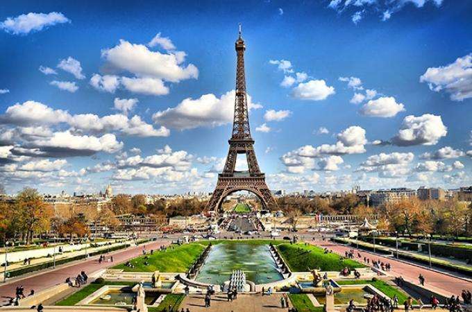 La Tour Eiffel, symbole de Paris et de la France